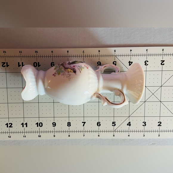 Pretty Bird Vase- Definitely Vintage, hand Painted Gold Gilding and Parakeet’s - Picture 16 of 16